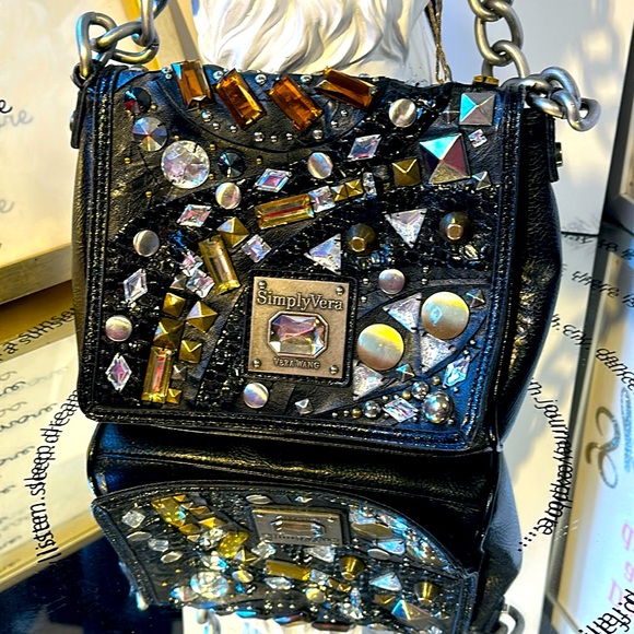 Simple Vera black studded crossbody with chunky chain. - Picture 2 of 7